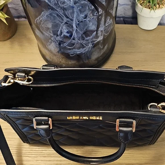 Michael KORS QUILTED Leather Satchel Like New - Picture 6 of 7